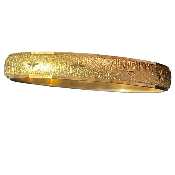 Vintage Monet Gold Toned Engraved Starburst Statement Bangle Bracelet 7 3/4” - Picture 7 of 12